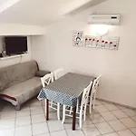 Διαμέρισμα Lucija *