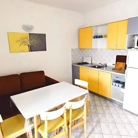 Apartment Lucija With Pool