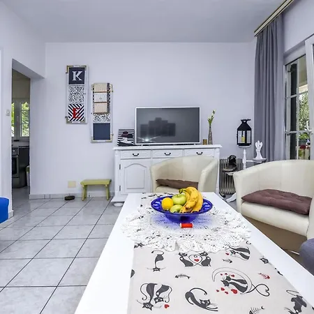 Lucija With Pool Apartment *