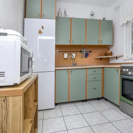 Apartment Lucija With Pool